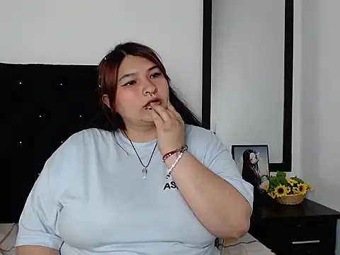 LauraHorny69's cam snapshot