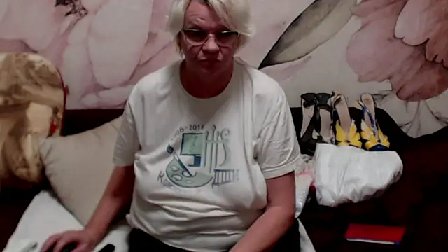 sweetymommyRina live sex cam