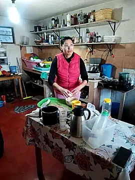 LaInsaciableIntensa live sex cam