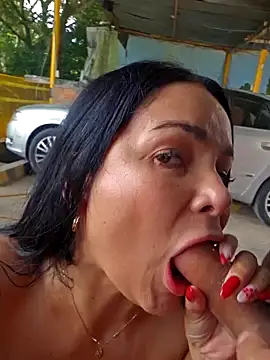 CataleyaRusso's cam snapshot