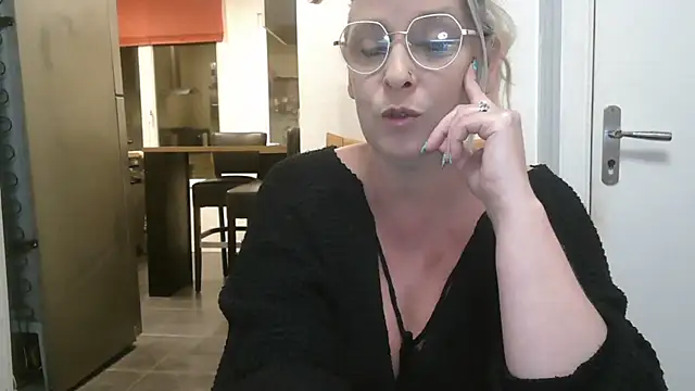 Cataleyaflowers69's cam snapshot