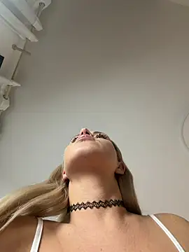 streetdoll live sex cam