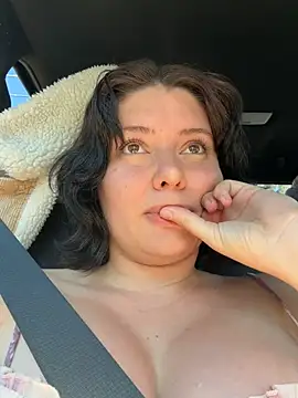 mangolini_parrocini live sex cam