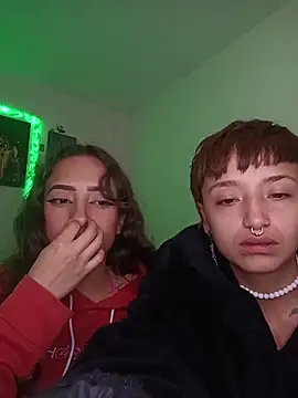 AlexxaAndRileyy live sex cam