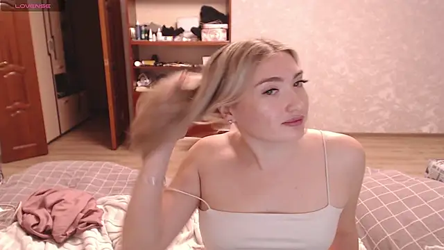 MiraRoy live sex cam