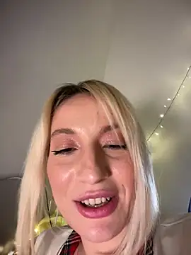 Ella_Charm's cam snapshot