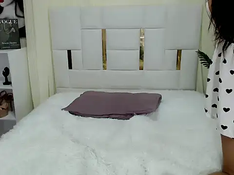 diamondnaked_ live sex cam