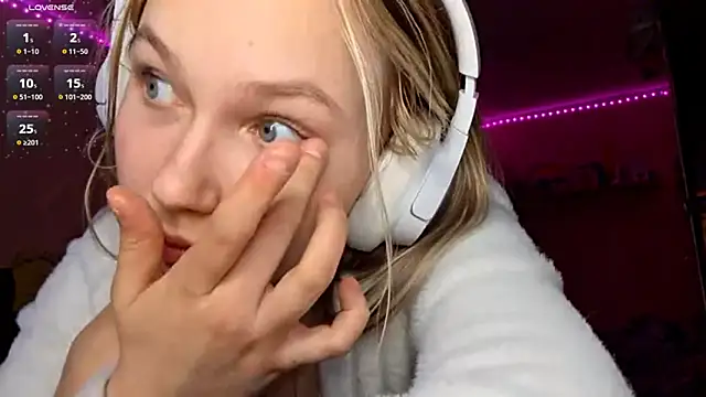 KarinRobertson's cam snapshot