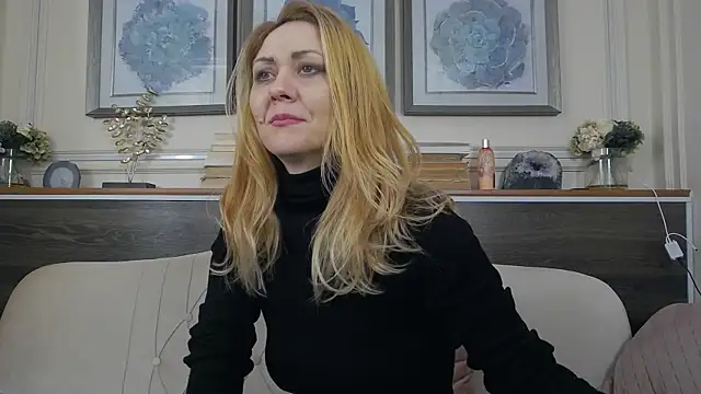 EllaMilf_'s cam snapshot