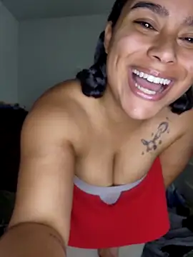 cinnaminnie live sex cam