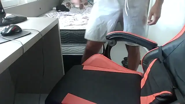 JUNINHOLEKEJR live sex cam