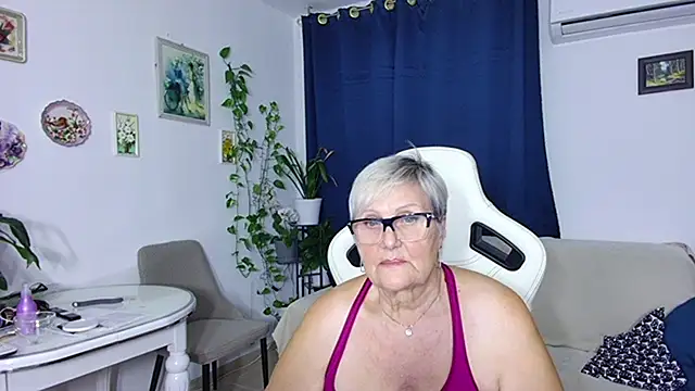 Selenna57 live sex cam