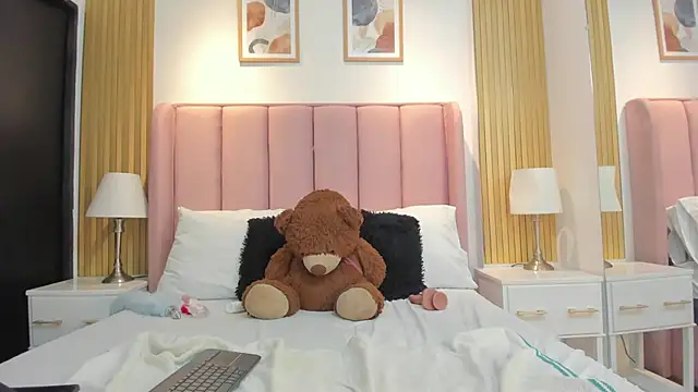 tina_fancy_'s cam snapshot