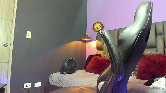 Lyon_vach live sex cam