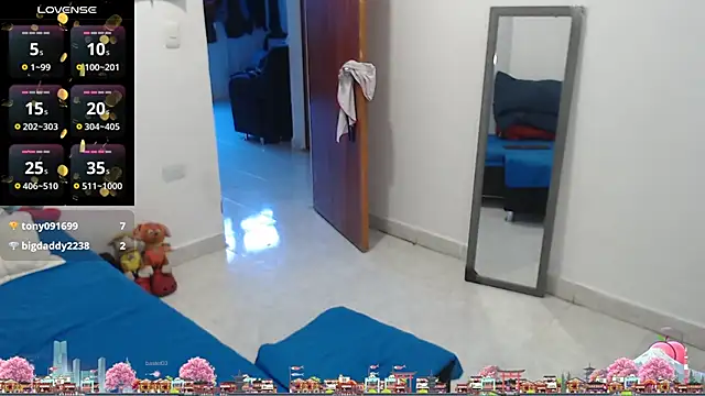 Laura_fox1's cam snapshot