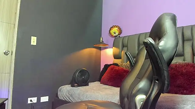 Lyon_vach live sex cam