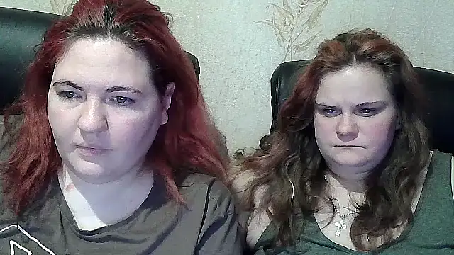 HollyXXXEva's cam snapshot