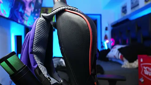 logan_hugh8's cam snapshot