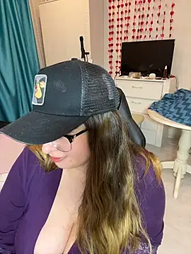 DienkaGreen live sex cam