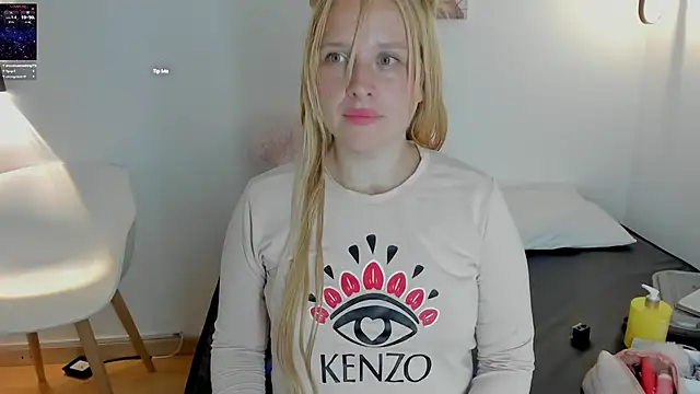 EmilySumer's cam snapshot