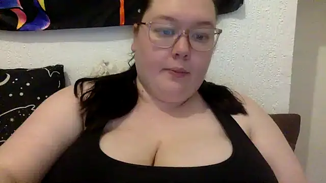 Sexycurvyemilyy's cam snapshot