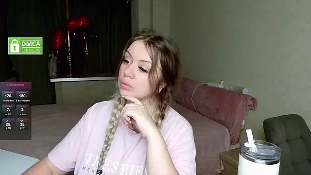 elven_dreams_'s cam snapshot