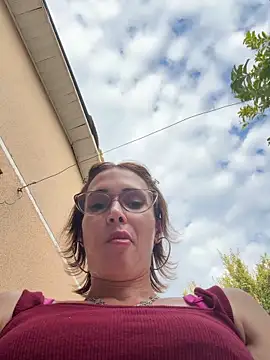 Irresistible24 live sex cam