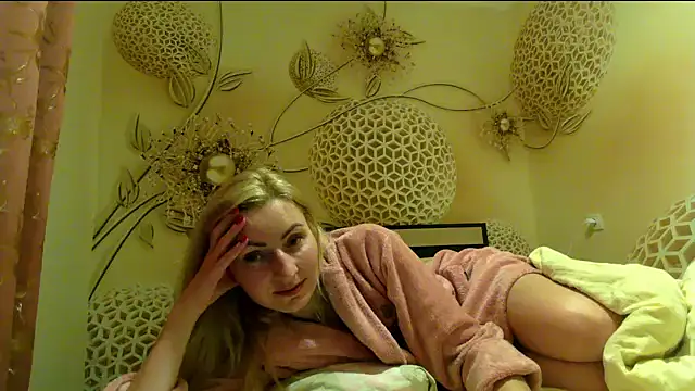 Yourrealgirl's cam snapshot