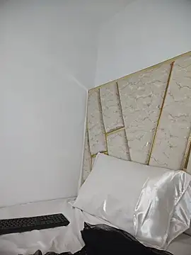 Julia-Blair live sex cam