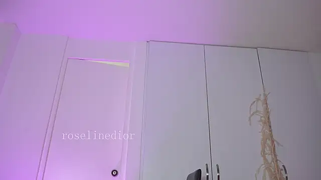 roselinedior live sex cam