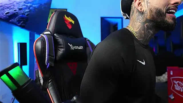 logan_hugh8 live sex cam