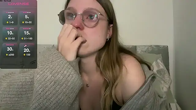 BustyKellyXXX live sex cam