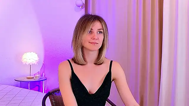 EmeraldGlow live sex cam