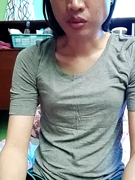 QueenSoreal live sex cam