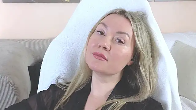 ElyaSoftTemptation's cam snapshot