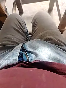 Alaver2587 live sex cam