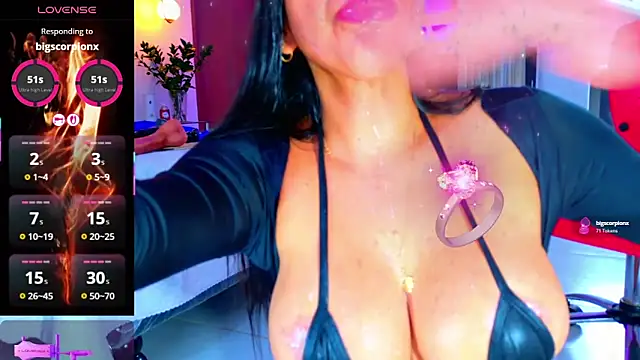 SQUIRT4UMEGAN live sex cam