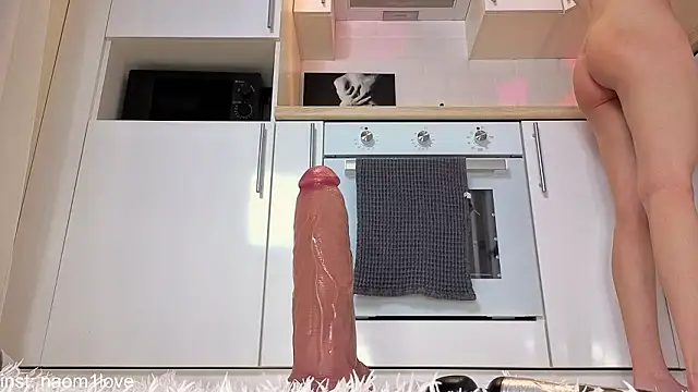 Naomi_Girly live sex cam