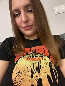 AliceDesmee's cam snapshot