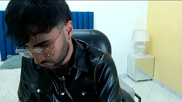 MilanZaire live sex cam