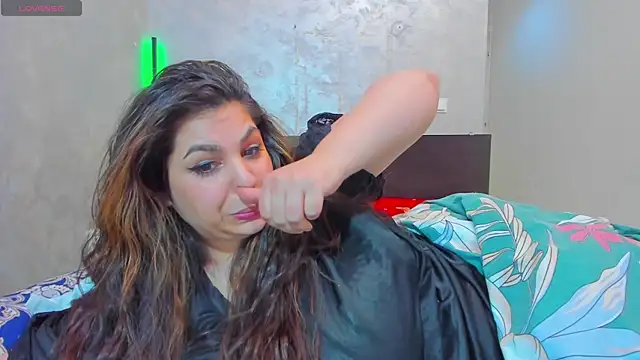 Emma_Muller32's cam snapshot