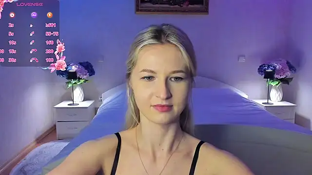 Julie_Blaze's cam snapshot