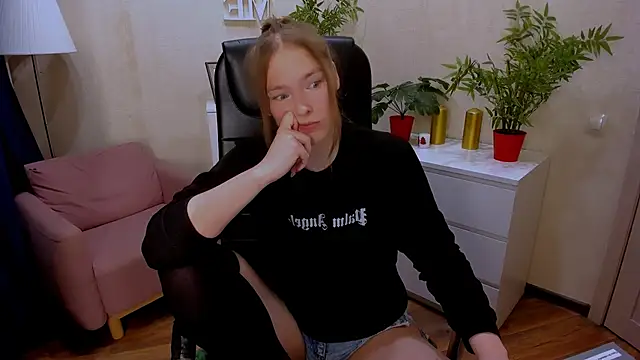 _fiona_Love's cam snapshot