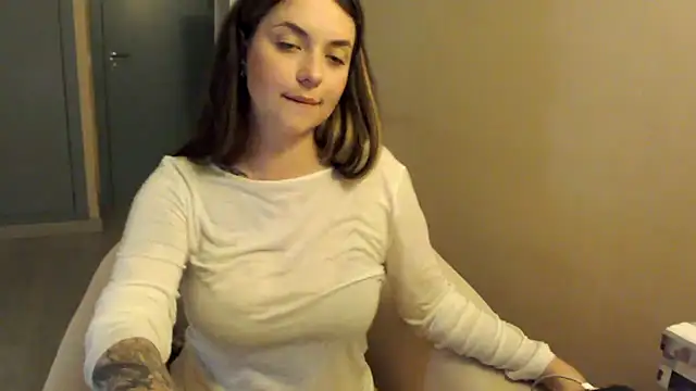 JuliaGraceOF's cam snapshot