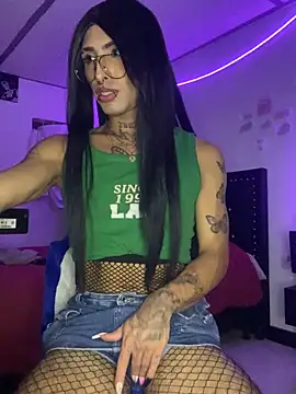 nebullax_mcqueen live sex cam