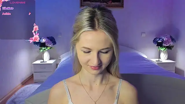 Julie_Blaze's cam snapshot