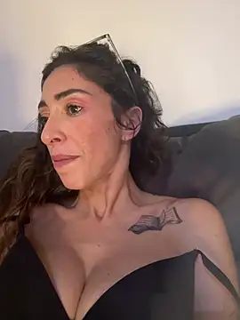 Amani_thewolf's cam snapshot