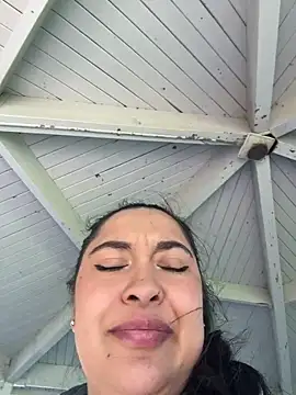 latina_curvy22's cam snapshot