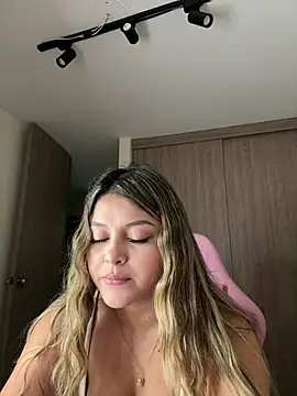 lunablossom_'s cam snapshot