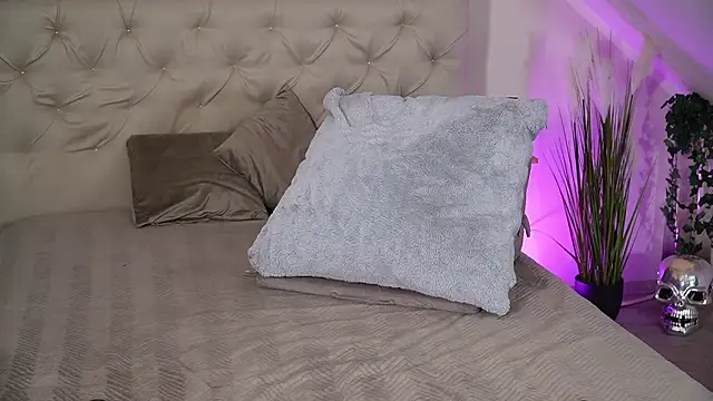 hotmilfbitch live sex cam